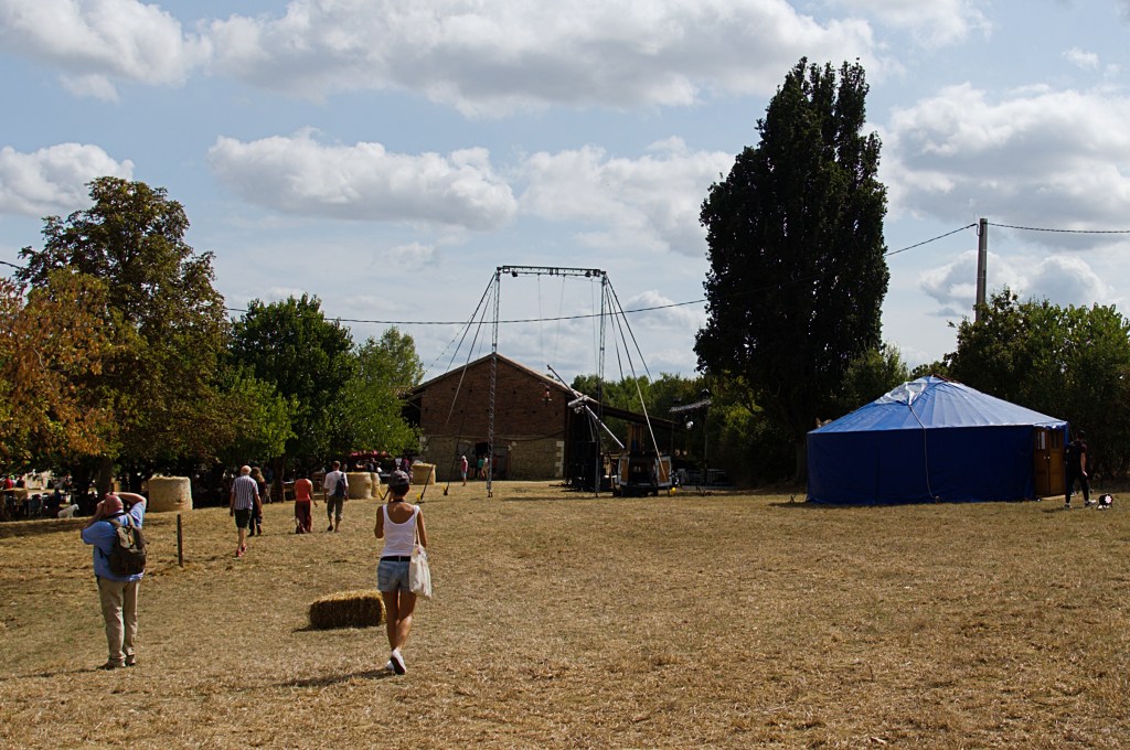 Festival de cirque à la ferme en coton